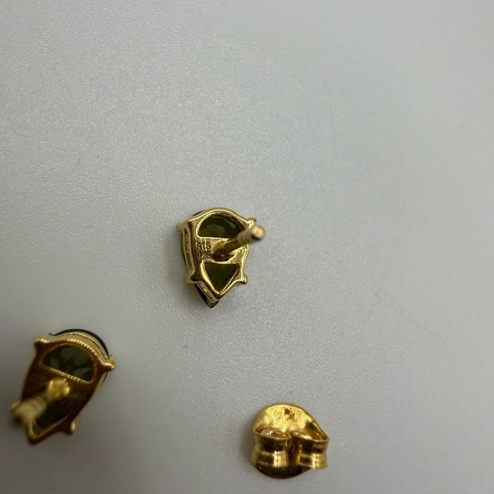 Gems En Vogue Pear Peridot Studs 925/18K